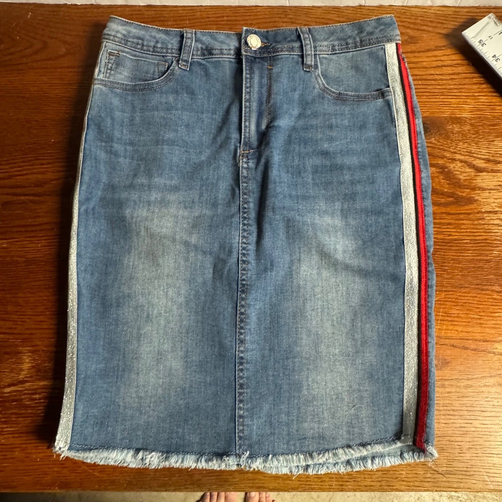 Instant Vintage Womens Denim Skirt Medium Wash Side Stripe Frayed Hem Size 6/28